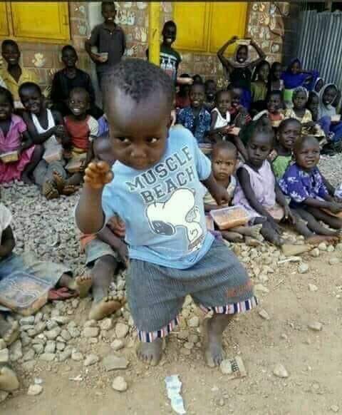 MshikaNathi's tweet photo. @NatashaN_Phiri He looks ready but 1 brick on the face will unready him https://t.co/l1X5Z8LKDf