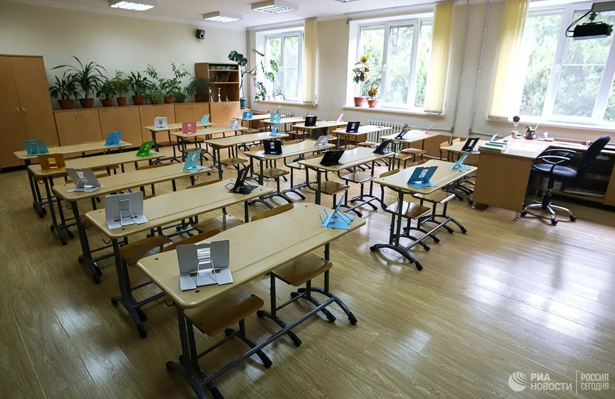 rianru's tweet photo. Рязанского учителя уволили за онанизм на уроке 
https://t.co/zotw75iRr9 https://t.co/kEU7kZAhl6