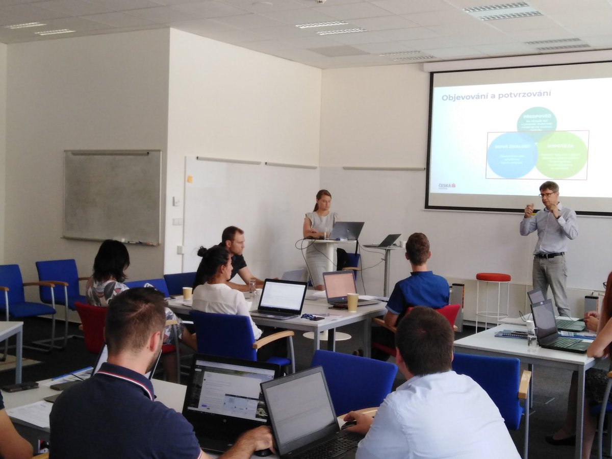 Colours_of_Data tweet media