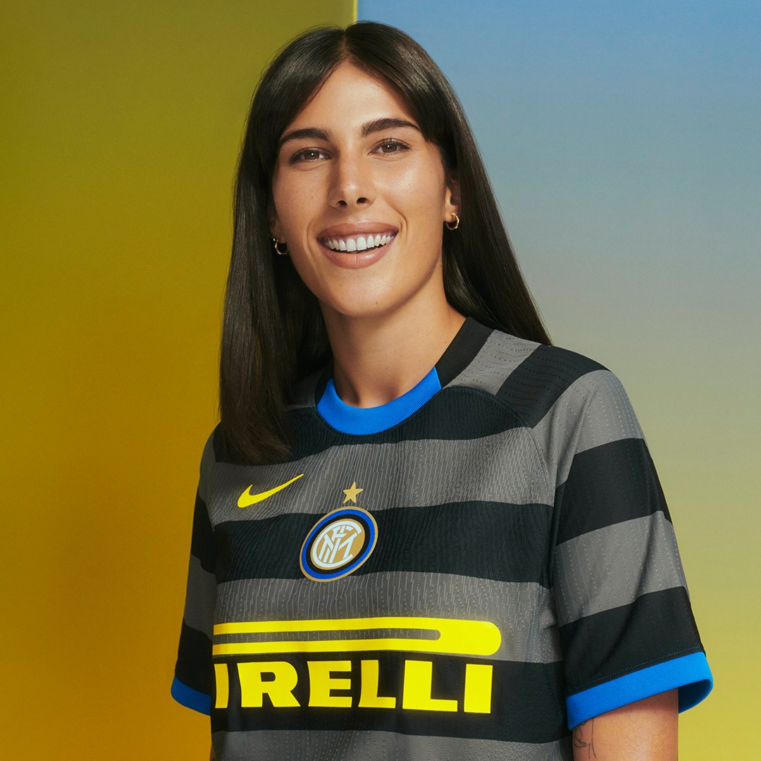 brfootball's tweet photo. Inter throw it back to R9 in 1997-98 with their new third shirt 🌠 https://t.co/fvbIHF9yTt