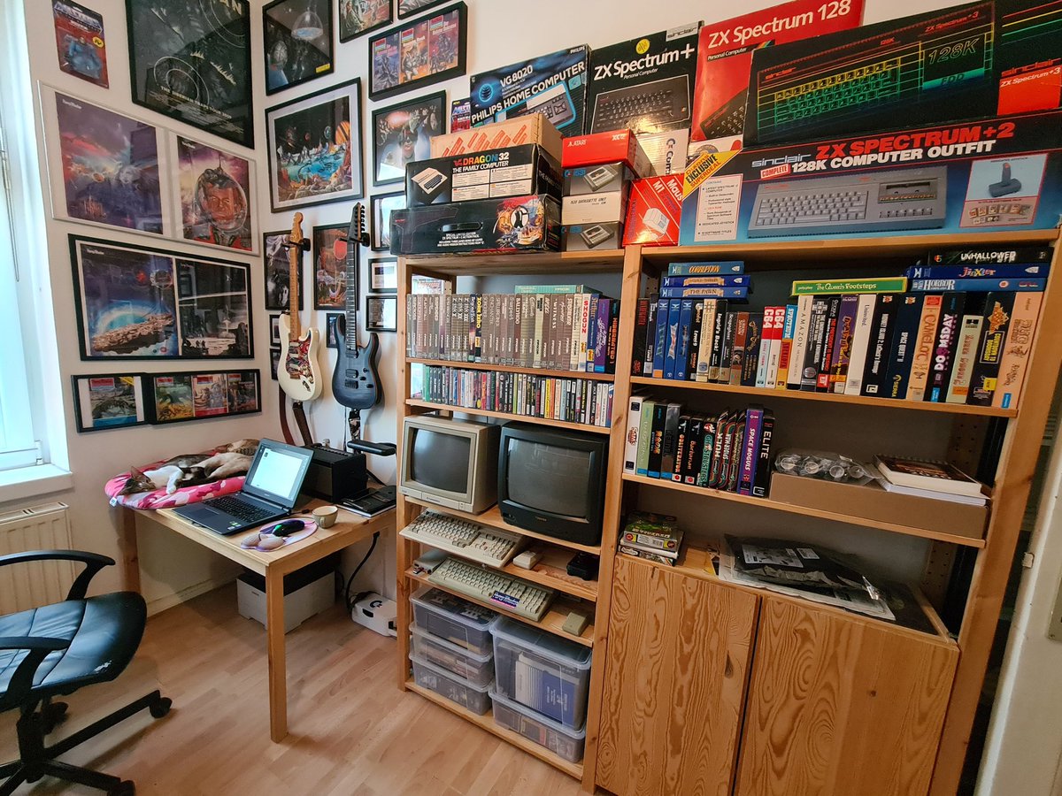 8bit_era's tweet photo. The new smartphone optionally allows photos with wider angle... so there you are, this is where the magic happens https://t.co/jZCoe8XfWZ