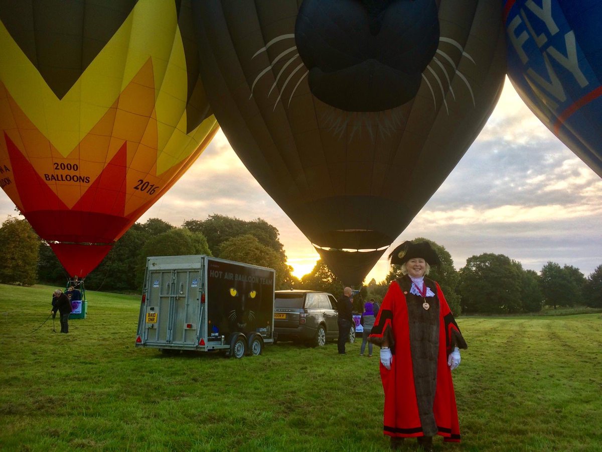 brislordmayor's tweet photo. An early start but so worth it. As #FirstCitizen #Bristol it was an absolute honour to wave off the #keyworkerballoonflight yesterday morning. Huge thanks to @DelbertMaltbug for making it possible. Everyone had a wonderful time 🎈😊 https://t.co/1N2i2PCchb