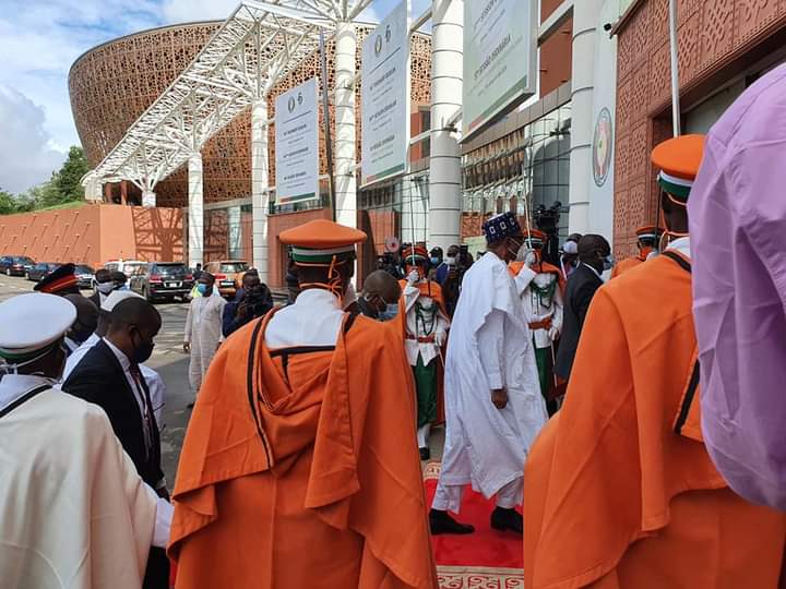 JaafarUmarAbba's tweet photo. Just In: President @MBuhari has just arrives Niamey, Niger Republic to participate in the 57th Ordinary Session of the ECOWAS Authority of Heads of State and Government.
#PMBinNiger https://t.co/lq9dRSavwW