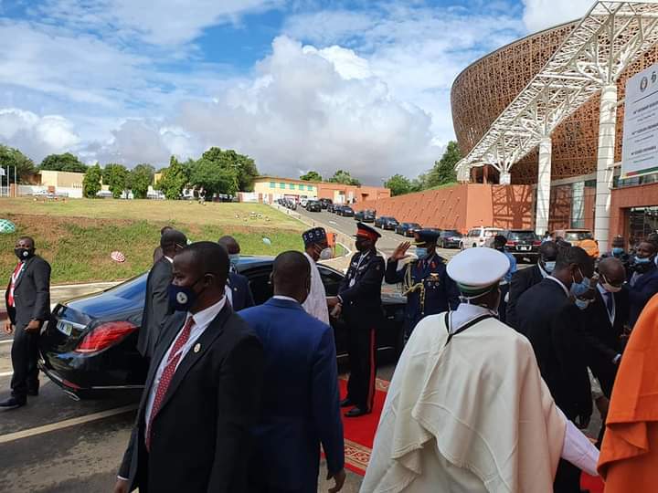 JaafarUmarAbba's tweet photo. Just In: President @MBuhari has just arrives Niamey, Niger Republic to participate in the 57th Ordinary Session of the ECOWAS Authority of Heads of State and Government.
#PMBinNiger https://t.co/lq9dRSavwW
