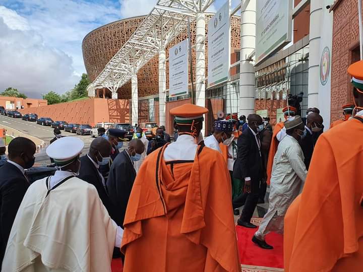 JaafarUmarAbba's tweet photo. Just In: President @MBuhari has just arrives Niamey, Niger Republic to participate in the 57th Ordinary Session of the ECOWAS Authority of Heads of State and Government.
#PMBinNiger https://t.co/lq9dRSavwW