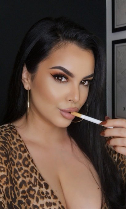 🚬 https://t.co/biGXgwj8rb<a href="/tag/smokingfetish"class="tags"><span>#smokingfetish</span></a>