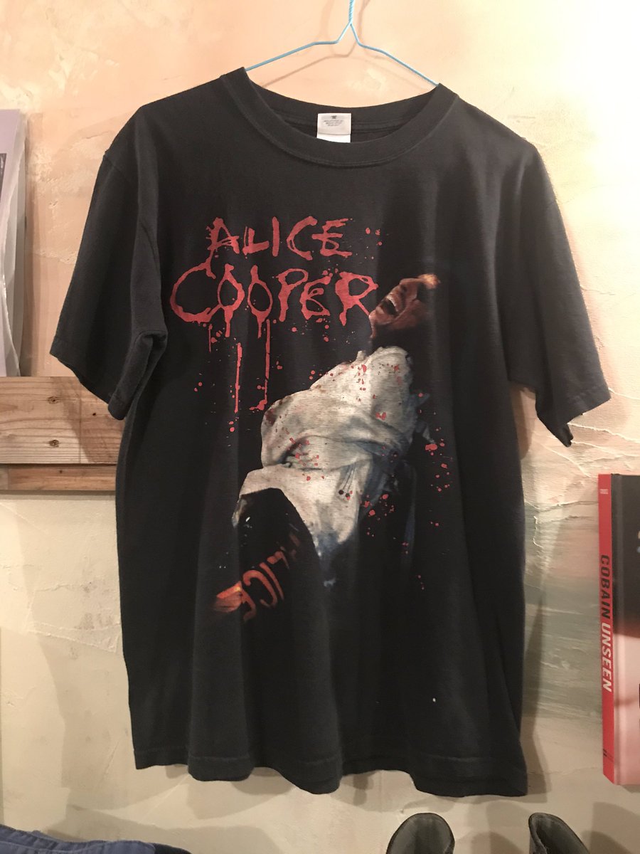 zombieused's tweet photo. zombie
いきなり古着プレゼント🎁⁉️
残りわずかとなりました😊
本日もアカウントフォロー👍
&amp;こちらリツイートorお気に入りの方お願い致します。抽選で画像のアリスクーパー2006tourT Mサイズプレゼントになります。 https://t.co/zLEsUQXkQG
