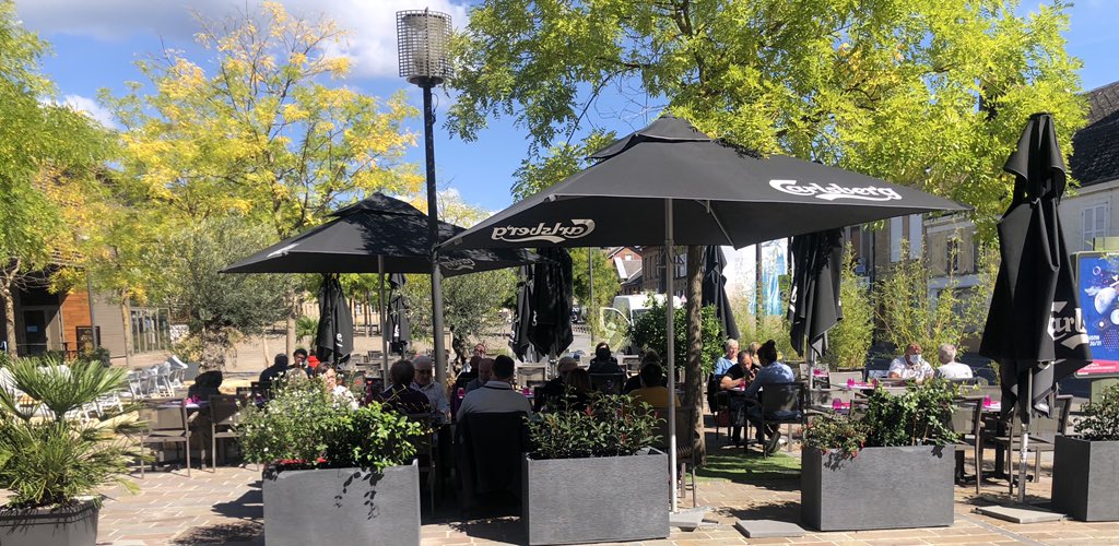 FredIberraken's tweet image. Faudrait vraiment voir à faire rétrécir notre terrasse d’urgence  @VilledeCMz !!
Quitte à utiliser les services d’avocats du #CAC40, si vous pouvez payer les honoraires...
#SmallNotes