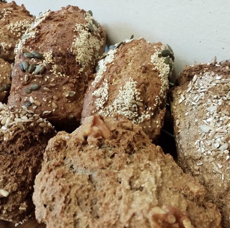 provisions_mkt's tweet photo. Who visited @CourageYard last Friday for our #ProvisionsPopUp? ๐คฉ
We had Tart Tart Quiche selling artisan sweet and savoury pastries ๐ฅฎ๐ฅง and @wholegrainbake with delicious bread and cakes to stock up on ๐ฅ๐ฐ๐
Both are back this Friday, 11am-4pm at #CourageYard on #ShadThames! https://t.co/gzNw4tsk2v