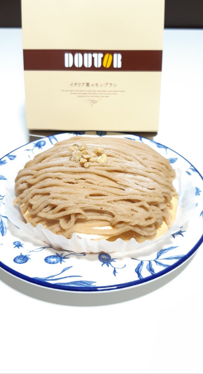 Gou3 Impreza ドトールなう ではなく 家なう 生協でdoutorのモンブランを取り寄せたよ 残念ながらお店の 熊本県産和栗のモンブラン と違って 下部はビスキュイ生地ではないものの 冷凍で届くのでアイスケーキとしては美味しい おうちカフェ