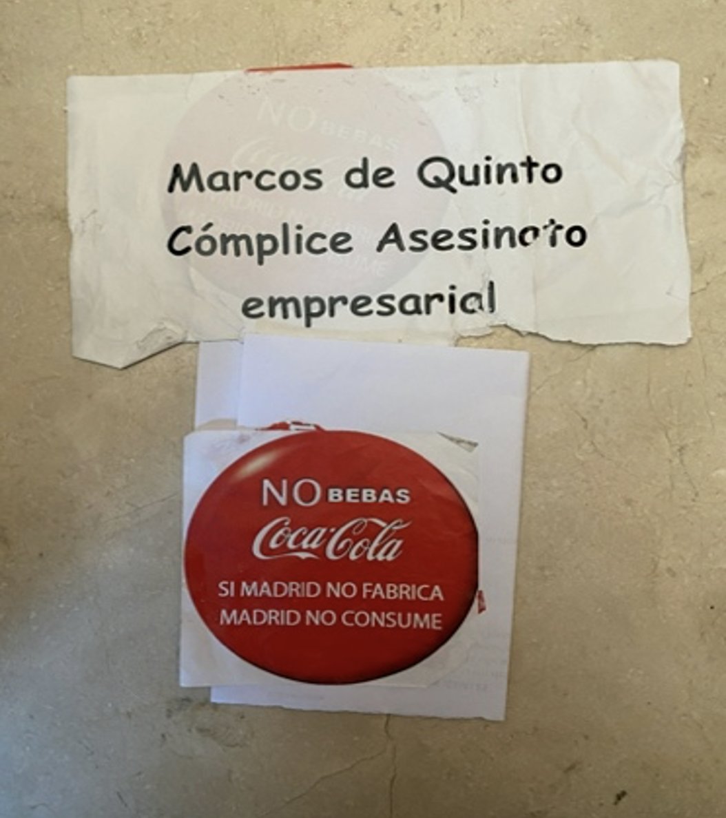 MarcosdeQuinto's tweet photo. (I) Desde enero de 2014 llevo sufriendo el acoso de un grupo mafioso-sindical que sabe de sobra que yo nunca he sido parte del litigio que utilizaron para alcanzar el estrellato mediático que ahora añoran.
Me han insultado, me han amenazado, llenaron de pegatinas mi urbanización. https://t.co/MorM7pGaXO
