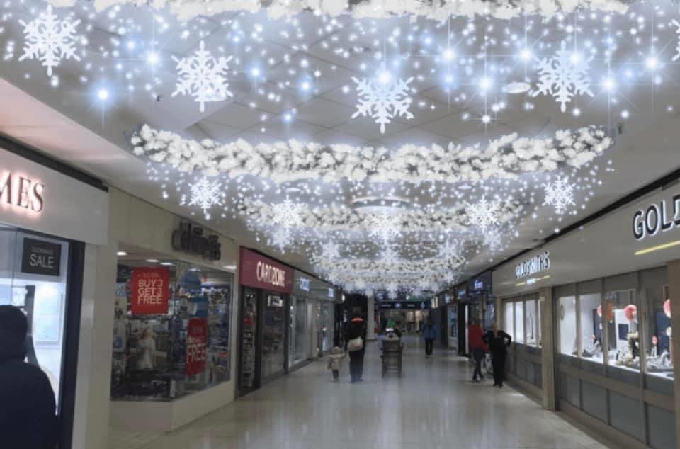 INTERACTIVE02's tweet photo. SO MUCH MORE...
THAN TINSEL AND FAIRY LIGHTS 🎄 

At Interactive we believe seasonal decoration schemes should stand out form the crowd and give your centre that WOW factor! 

Contact the Interactive team today for more information! #Christmas #Retail https://t.co/FbEG69WpDW