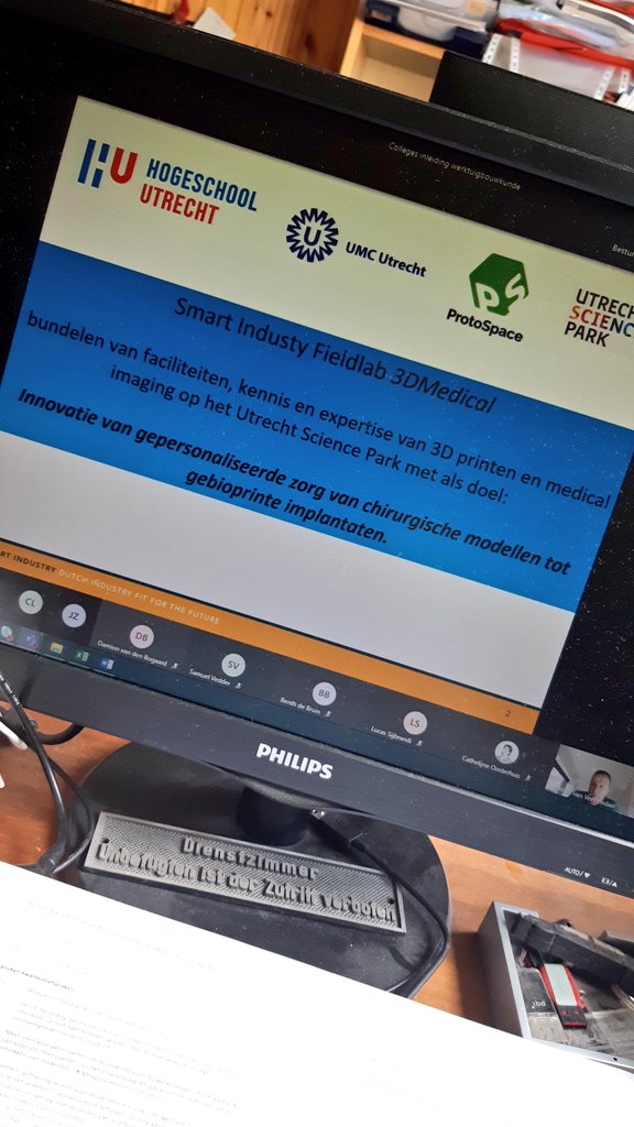RemconS's tweet photo. Normaal gesproken doen we live gastsprekers bij de allereerste cursus van #Wertkuigbouwkunde, maar omdat onze colleges nog online zijn hebben we vandaag @PatrickATTvV online aan laten haken om te praten over #gezondheidstechnologie #HUIDE https://t.co/bcyolptM0W