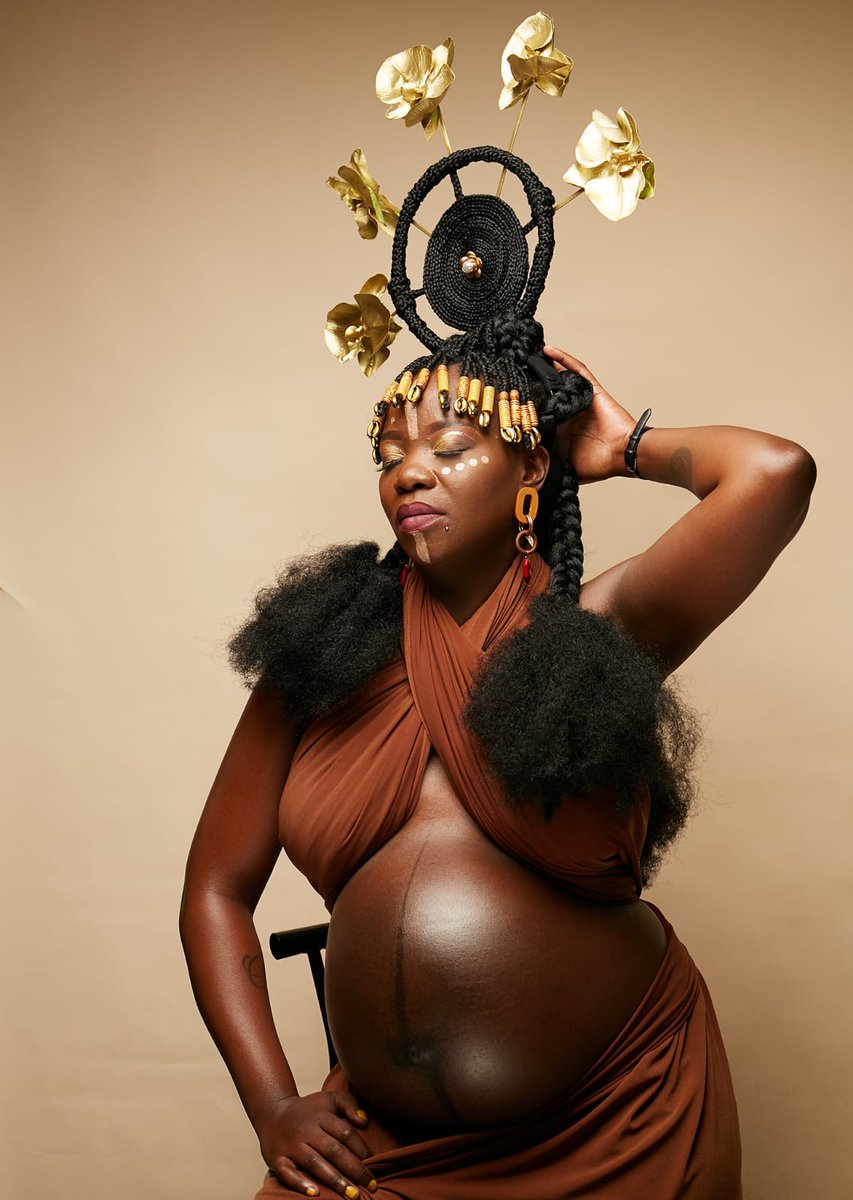 Nix_indamix's tweet image. My friend @GeeDapper looking beautiful for her maternity shoot 😊
Hair and Headpiece by Me
Make-up - Boitumelo Mosia
Photographer - Sfundo Majozi #ownURcrown #hairstreetculture #maternityshoot