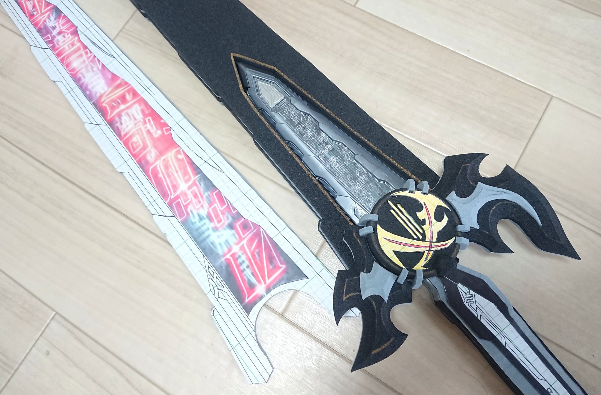 音速の騎士 ー烈火抜刀 火炎剣烈火 変身後や抜刀時の実物大サイズアップ改造完成しましたー Tv放送初日に間に合った Dx玩具をベースにして柄 炎エンブレム 刀身をサイズアップ 音声やギミックは活かしてるのでガッツリ遊べます 超格好良い
