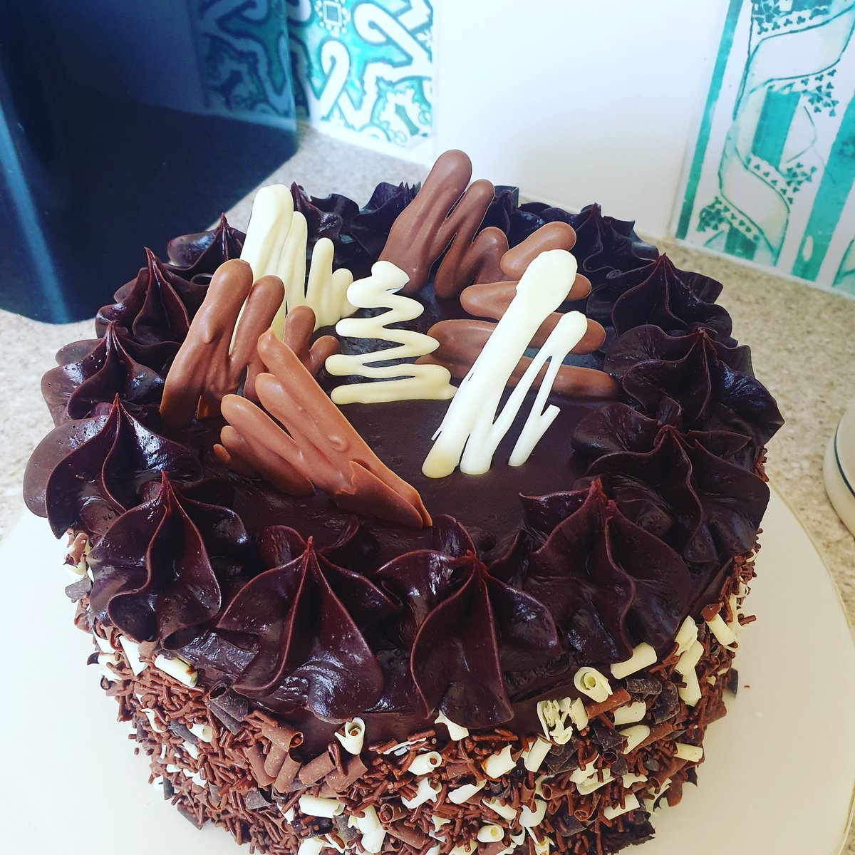 NewmanNibbles's tweet photo. LOOK AT ALL OF THIS CHOCOLATE!!!!!!!!!! And it could be yours for just £10 as part of our Classic Cake offer for September.
Chocolate not your thing? That's ok, because it's also available in Victoria Sponge, coffee, carrot, and red velvet too.
#NewmansNibbles #chocolate https://t.co/PRZFbtnV7t