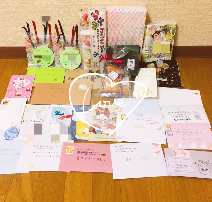 リブレさんからお手紙、贈り物受け取りました!新刊お手にとっていただき本当にありがとうございます?✨
付箋本楽しく拝見させていただきました?✨尚くんの所に貼られた付箋が大体貴一さんの心の声かな?って感じで面白かったです!?手作りのめろすけしおりも嬉しいです〜!✨ 