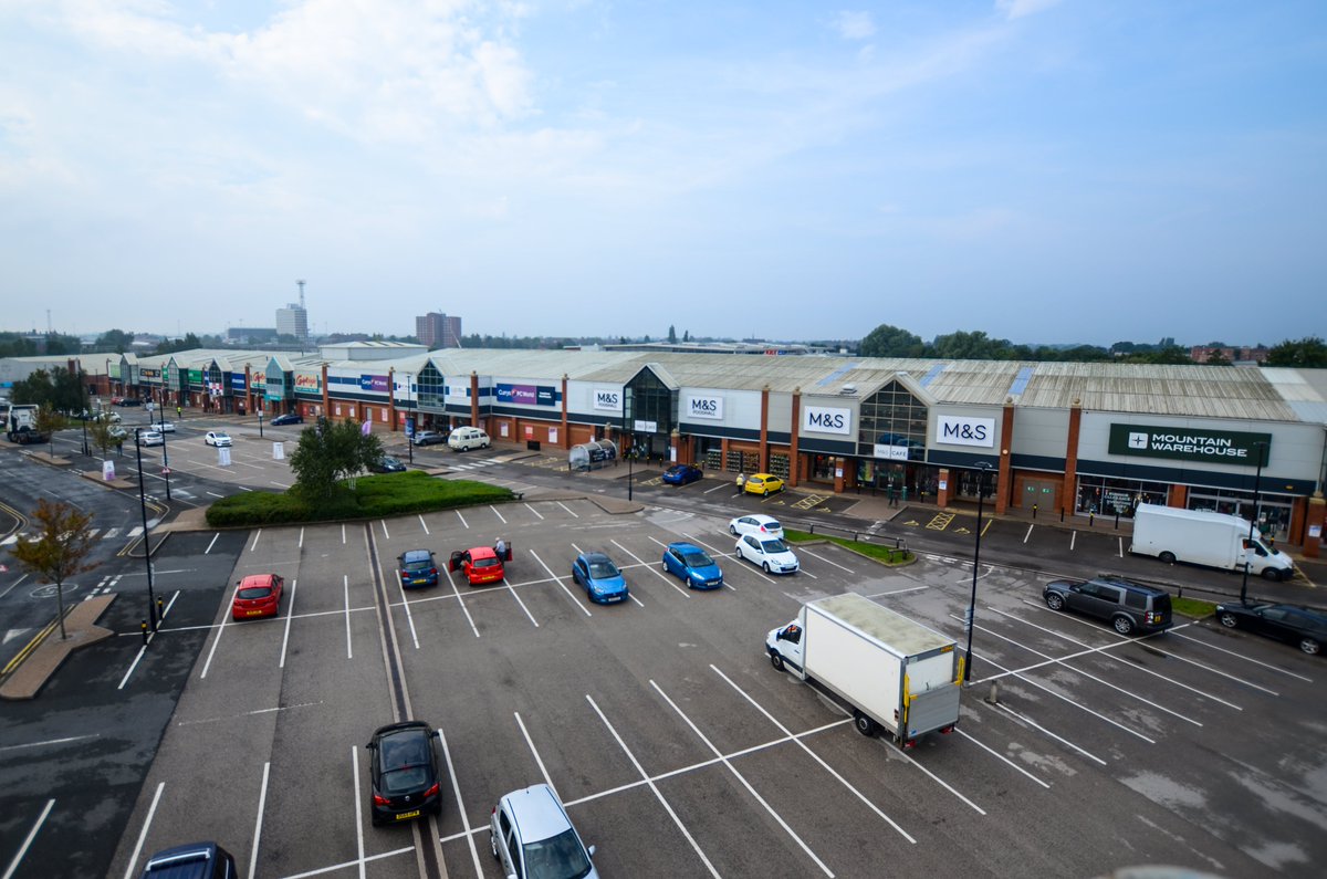 Lustalux_Ltd's tweet photo. Some process photos of our installation job at Grand Junction Retail Park in Crewe. Hundreds of metres of @AveryDennison Facade Film to exterior cladding.
Learn more about the project here: https://t.co/bGWCpLvOz7
#refurbishment #facadecladding #wrappingfilm #paintingwithfilm https://t.co/EzvIYMB3yK