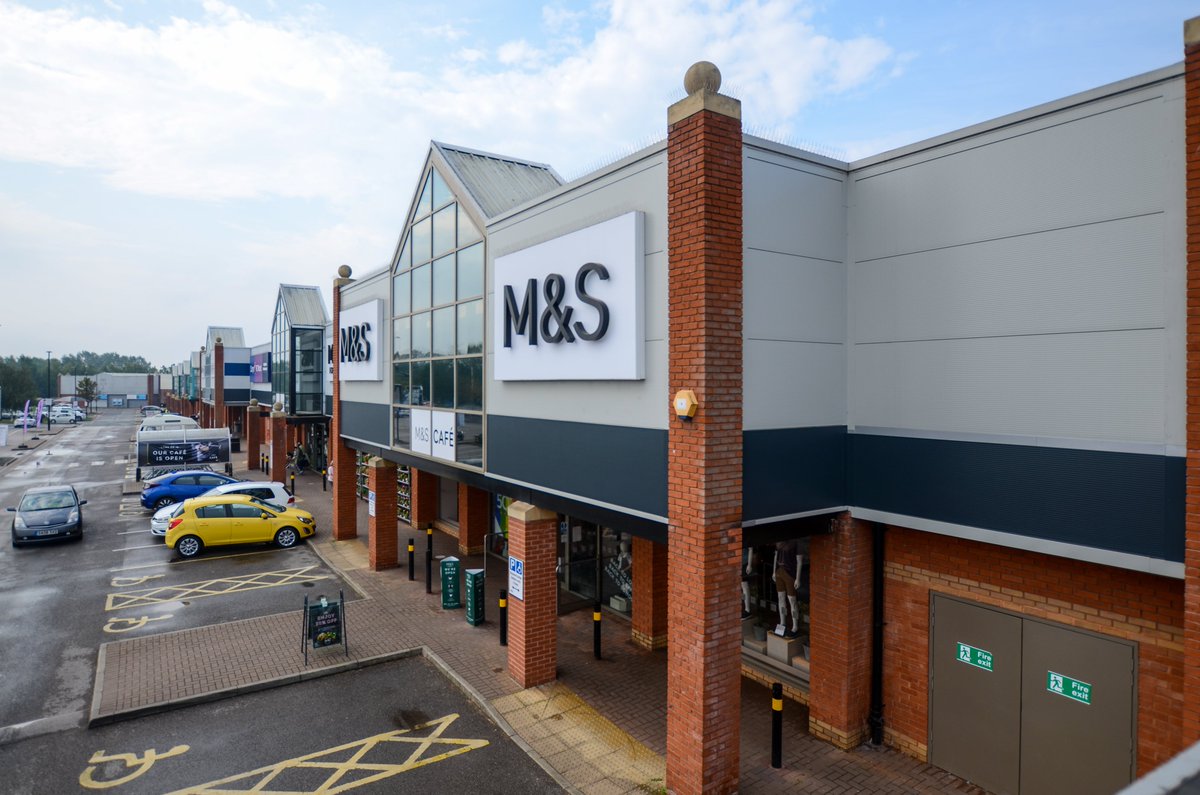 Lustalux_Ltd's tweet photo. Some process photos of our installation job at Grand Junction Retail Park in Crewe. Hundreds of metres of @AveryDennison Facade Film to exterior cladding.
Learn more about the project here: https://t.co/bGWCpLvOz7
#refurbishment #facadecladding #wrappingfilm #paintingwithfilm https://t.co/EzvIYMB3yK