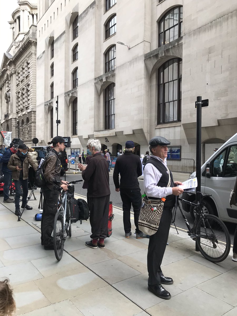 OmShanti1504's tweet photo. First day at the #OldBailey supporting #JulianAssange
The #BritishJusticeSystem is appalling in this Case....
Thoroughly disgusted!!
#FreeJulianAssange https://t.co/nsJ9vPq9lX