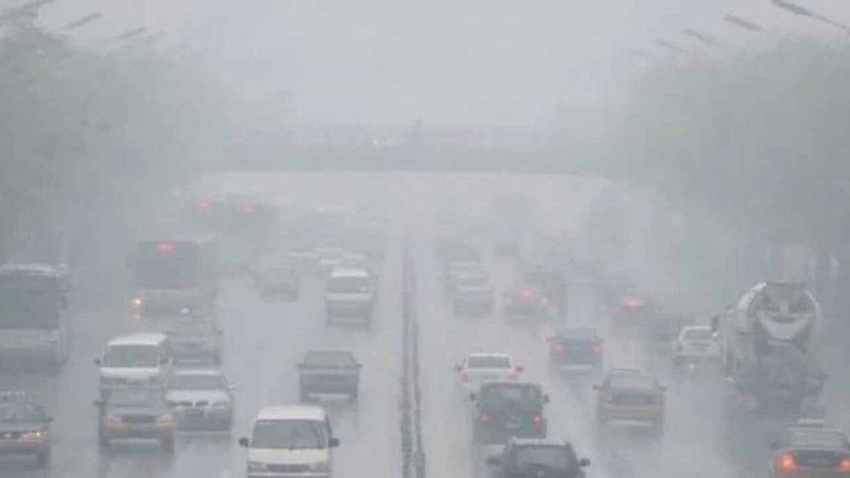 AARescueNigeria's tweet photo. During inclement weather, if it is necessary to reduce one's speed, the brake should be applied slowly without making sharp braking. Sharp braking can cause you to lose control of your vehicle.
#aacares
#aarescue
#safedriving
#learnwithAA https://t.co/6nafY76L0d