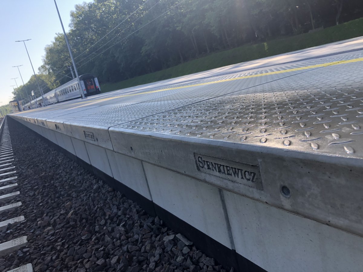 SienkiewiczMat's tweet photo. Lk7---> już coraz bliżej ukończenia 😎🚄🚅🚈
#SienkiewiczMatBud #budownictwo #beton #beton #concrete #precast #prefabrykaty #kolejnictwo #płytaperonowa #ściankaperonowa #LK7 https://t.co/XyLt3RW6dj
