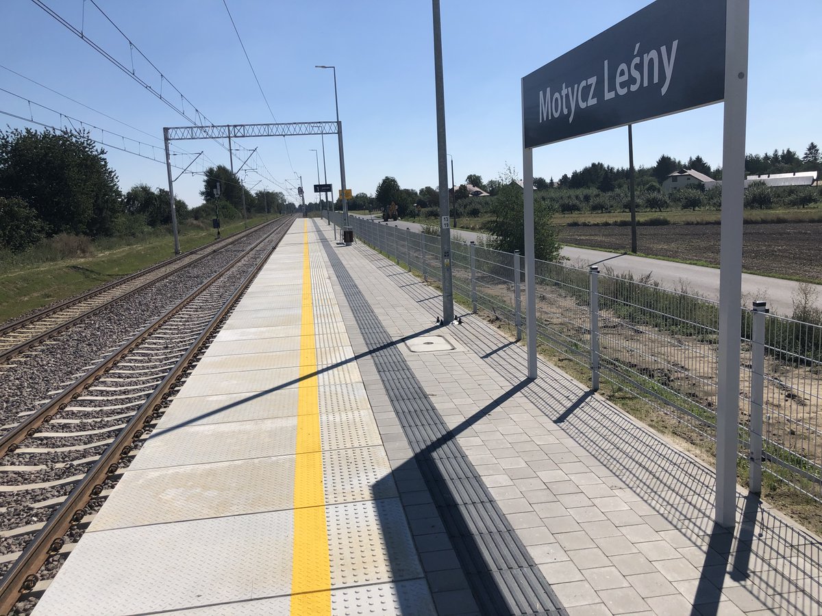 SienkiewiczMat's tweet photo. Lk7---> już coraz bliżej ukończenia 😎🚄🚅🚈
#SienkiewiczMatBud #budownictwo #beton #beton #concrete #precast #prefabrykaty #kolejnictwo #płytaperonowa #ściankaperonowa #LK7 https://t.co/XyLt3RW6dj