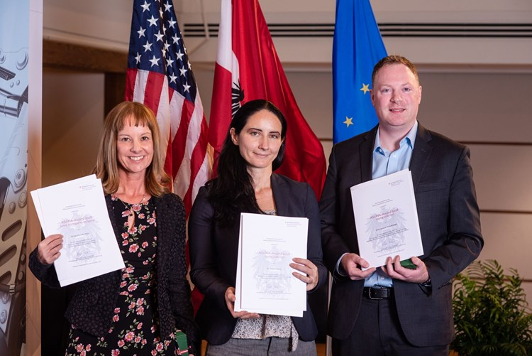 ASCINA_NYC's tweet photo. T-minus 10 - @ascina Awardees will be honored during the virtual #ARIT2020 event on September 17, 2020 🇦🇹🇺🇸🔖🧬🧪🔬🩺

The #AscinaAwards2020 ceremony will be live-streamed via YouTube 👩‍💻🧑‍💻

More info about the awards:
https://t.co/jdjultYK16

#AustrianScientistsInUS #Austria https://t.co/BYk7EcjNAE