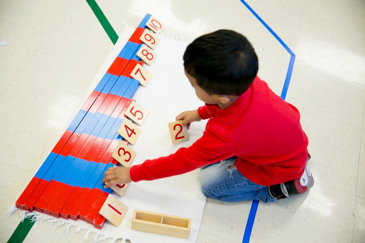 The Montessori classroom fosters curiosity and exploration in math with a wide variety of hands-on experiences with number and quantity. Find out more about Math in the Montessori Classroom: ow.ly/AJuV50AVDLN #MontessoriMonday