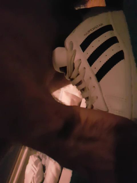 Huh986's tweet photo. Manchmal haben meine Sneaker auch etwas Zuneigung verdient ... ;) Wurde von nem Typ angeschrieben, der mega geil auf meine getragenen Superstars war, hab es total genossen ihn damit geil zu machen 😈 Schließlich hab ich ihn erlaubt mal etwas Spaß mit meinen Supis zu haben ... 😁 https://t.co/lrkRGLNrhn