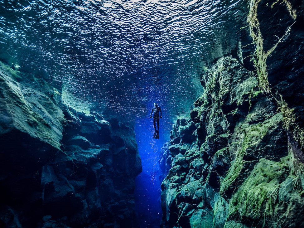 felipefantuzzi's tweet photo. Although a comprehensive description of the islands gives a very nice overview of the landscape, there is a plethora of features and relevant information just underneath the surface of the water, down to the lowest layers of the ocean. As #compchems, we are the divers! (7/32) https://t.co/TPQY7cNRgh