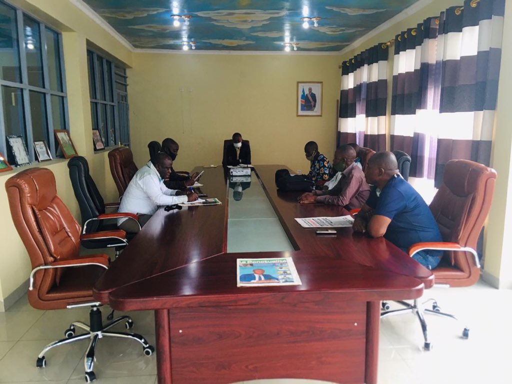 SaemapeN's tweet photo. #RDC #NordKivu
Cadre de concertation des Coopérations Minières œuvrant dans les Sites Miniers du #KalayBoeing (viabilisation des sites) en Territoire de #Walikale au bureau du @saemapeN. 
      @mines_des  
        @SaemapeN
           @iubwe2 https://t.co/hXuPLo2idk