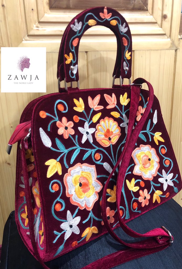 Zawja_official's tweet image. Valvet Sling cum carry handmade bag with Finest Embroidery Work. Call/WhatsApp/ DM for orders.
#bag #valvet #embroidery #zawja