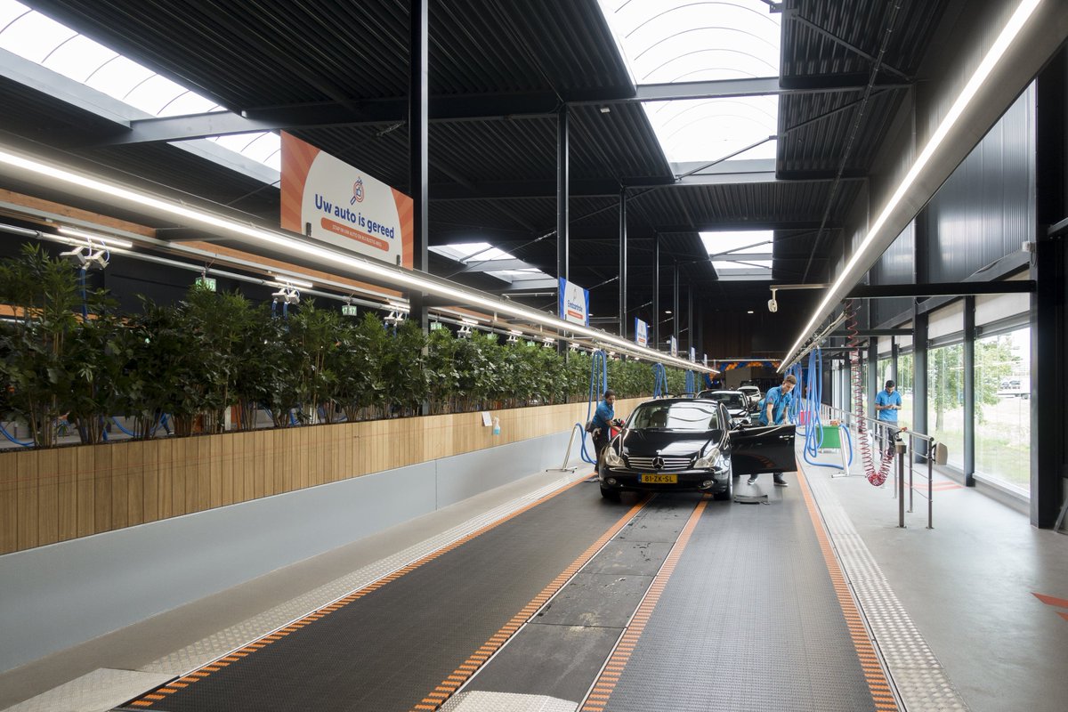 maashagoort's tweet photo. In Capelle aan den IJssel is onlangs de grootste carwash van Nederland geopend. Door het maken van een lichtplan en een lichtberekening ontzorgden wij Verstegen Elektro in dit project. Onze engineer vertaalde de wensen van de eindgebruiker in het lichtplan. 

#maashagoort https://t.co/BB8Jog9tZ1