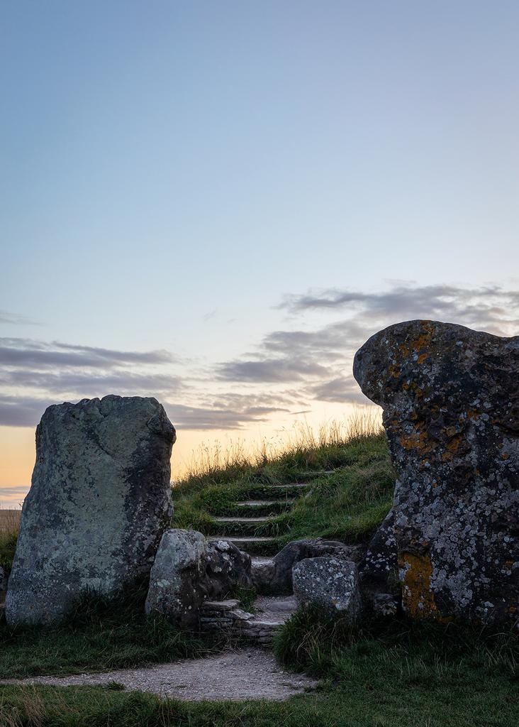 SMusgrovePhoto's tweet photo. West Kennet Long Barrow - in my latest video I went to the long barrow again but this time during the day to work out some compositions with a plan to do some astro photography.
https://t.co/jrGtqjb8Bp #westkennetlongbarrow https://t.co/NPiN4PJn8y