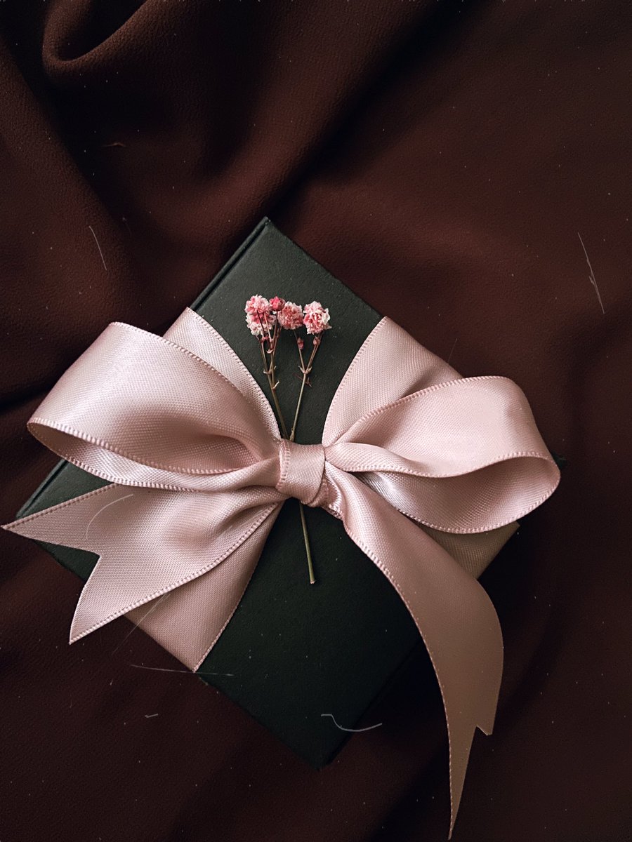 lustrousglam's tweet photo. Hi semua, rasa lama tak active sebab admin busy on final. Korang semua okay? Sihat? We would like to mention that our signature box is finally back on stock again! You can place your order now ❤️🥰 https://t.co/O8c2DBgbNA