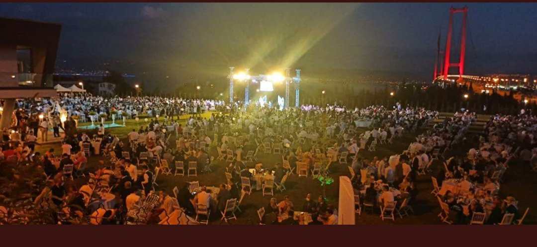 SemihaErgan's tweet photo. Ben Ağrılıyım diye 1500 kişiyi topla düğün yap 😠😠😠
Sana yasak bana değil politikası https://t.co/BqabIPJGPX