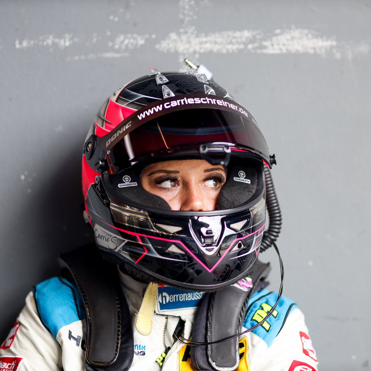 carrie_one's tweet photo. New week - let’s go! 💪🏻 New helmet coming very soon ! 😍 Can’t wait to show youuu 🥳 #racingislife #prettyfast #racegirl #livingthedream https://t.co/MtLjfeDj6z
