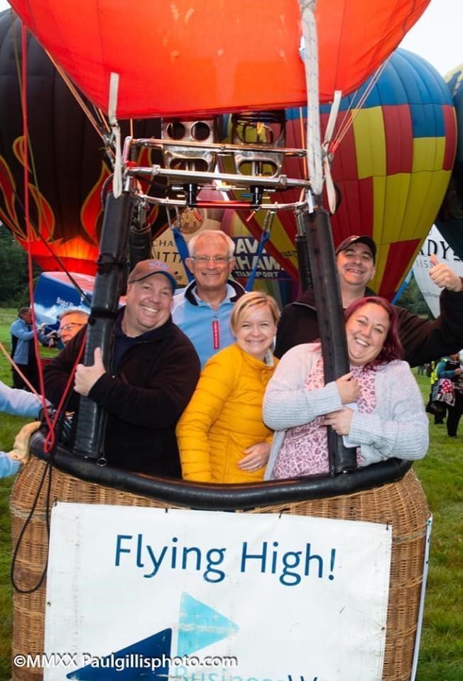 BrandonTrust's tweet photo. A competition set up by local balloon pilots to thank #keyworkers, resulted in two of our fantastic team enjoying a hot air balloon flight over #Bristol yesterday 🧡
#KeyworkerBalloonFlight #CaringCommunities #HeretoCare
Credits: @PaulGillisphoto and @BristolLive https://t.co/HHyDesxFT4