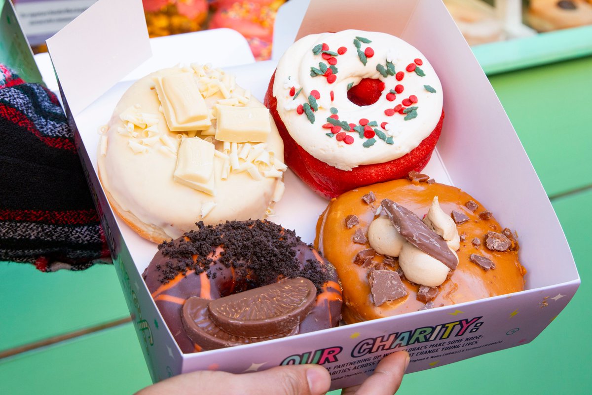 doughnuttime_uk's tweet photo. HAS THE XMAS COUNTDOWN BEGUN?! Maybe not quite yet but the Corporate Team are POISED and READY to take your Christmas orders 🎅🏼 2020 has been a hard one, we reckon your team has earned some FRESH FESTIVE DOUGHNUTS 🍩❄️ Get in touch at orders@doughnuttime.co.uk 💫 #betterbequick https://t.co/WoCMDDj5T0