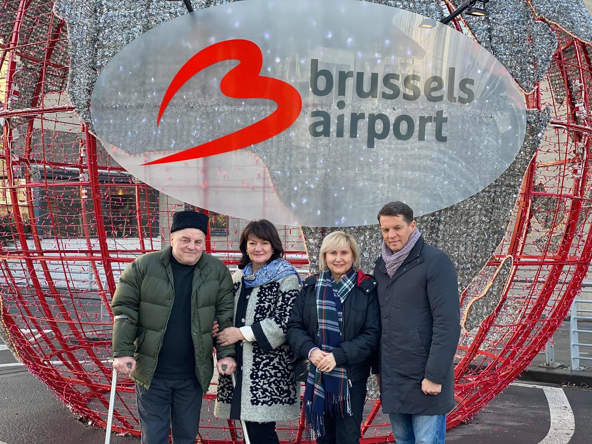 UA_EUMission's tweet photo. #OTD 1 year ago 35 Ukrainians were released from illegal RU captivity.
Over this year we were honoured to meet Oleg #Sentsov, Roman #Sushchenko, Edem Bekirov & continue together our fight for the freedom of nearly 100 🇺🇦 political prisoners still illegally detained by the Kremlin https://t.co/TB8zB01F4t