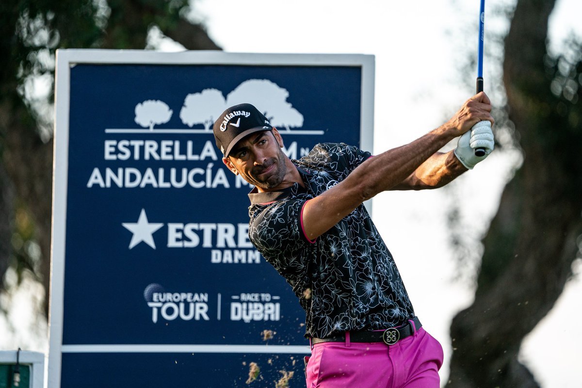 MyGolfWay's tweet photo. El golfista español Álvaro Quirós vuelve a marcar tendencia con @gfore en el Andalucía Masters de @RcValderrama. Repasamos todos sus 'looks' de la semana, como referencia del mejor #golfymoda del @EuropeanTour ⛳️👏👏👏 https://t.co/Ui2YadUw1H https://t.co/BFzAApgHgb