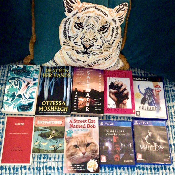 reserdunt's tweet photo. Pretty good haul of both books and games this weekend. Resident Evil Origins is amazing. White Day is so far promising. I’ve heard that Final Fantasy 7 has lots of spelling mistakes, which is why I now own it 😂 #gamingcommunity #gaminglife https://t.co/uhksadtRaC