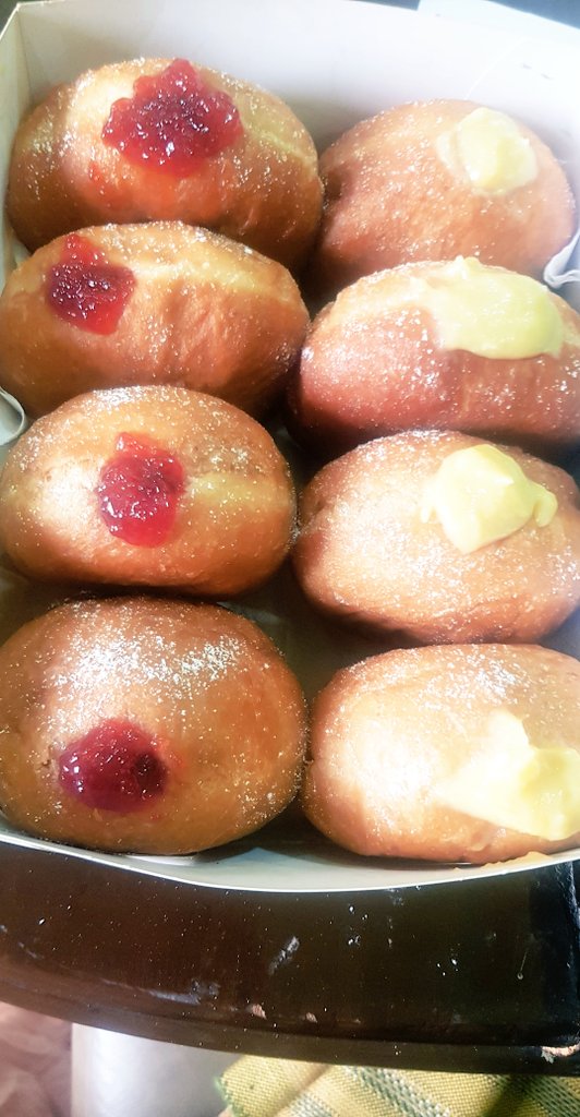 UmmiKhayr's tweet image. Hello!!!
I still sell delicious and affordable baked goods for your utmost enjoyment
A tray of brownies-2,500 (with toppings)
A bag of cookies-1000
A box of 5 donuts-#1500
Banana bread-#1000-#1500
Please  RT and refer.
Send a DM or call 09015126636 to order