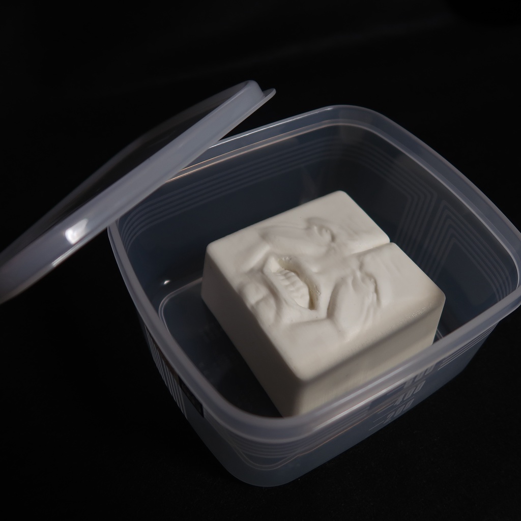 斉藤幸延 Yoshinobu Saito على تويتر 堪忍豆腐のイラスト メモスタンドも売ってるよw 特製タッパ入りw