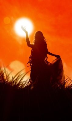 SironaRose's tweet photo. #September is the 9th moon cycle and this is the time of #settingsunwoman. She tells us to tune into our self to see our truth. 
#shamanism #paganism #clanmother https://t.co/A4rEO7WDnu