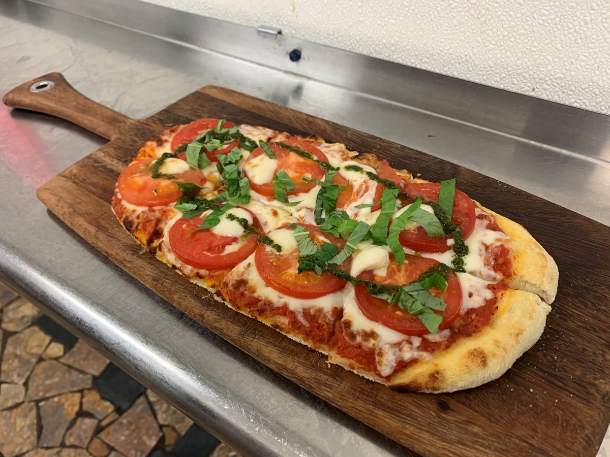 ChicagoNShore's tweet photo. YUM alert! Bite into the savory &amp; rich Margarita Flatbread from Happ Inn, located in Northfield!  Gluten-free available. RSVP for outdoor patio seating or indoor dining at (847) 784-9200. For carryout: https://t.co/Z6m8y5owvX

@thehappinn #northfieldIL #GlutenFree https://t.co/KydqTRCntV