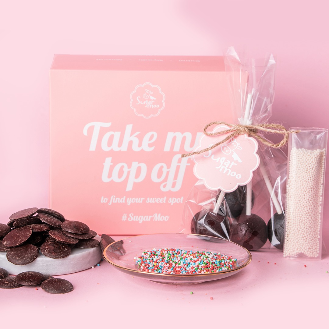 SugarMooKSA's tweet photo. الأولاد طفشانين؟ ما تحتاج غير عدة الكيك بوبز من #شوغرمو
Bored kids? All you have to do is take my top off for some cake pop fun! Order it online or call our number 800-12-SUGAR (800-12-78427)
#SugarMoo #SugarMooKSA #الحلىكل https://t.co/3T99wOeJEf
