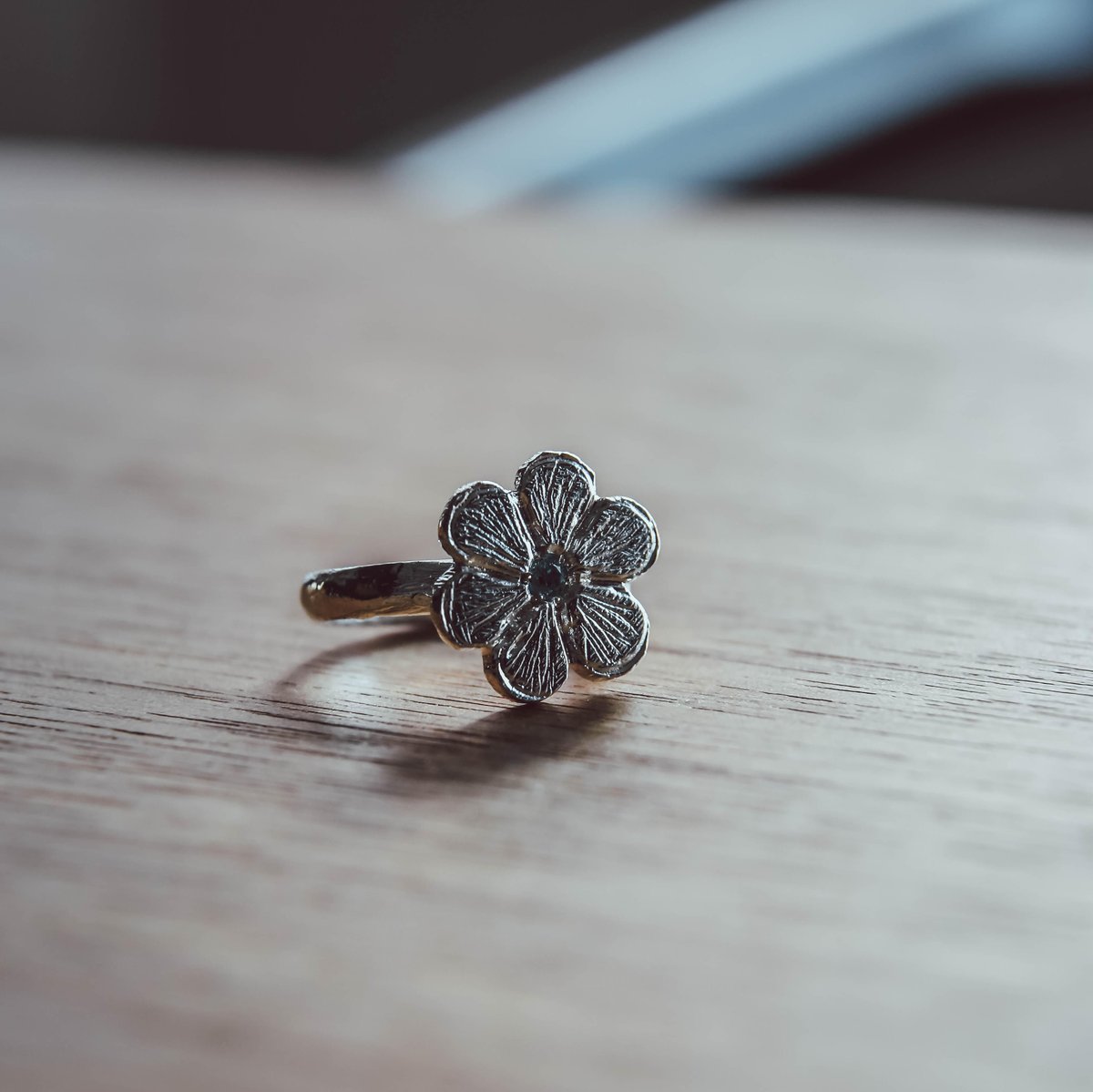 CastExperiences's tweet image. Last of The Summer Blooms... 

We love this happy little flower ring, complete with a dinky  aquamarine CZ stone, ethically sourced and conflict free. 

Yup! That's how we roll 💎🌸✌️

experiencecast.com/the-makers-tab…