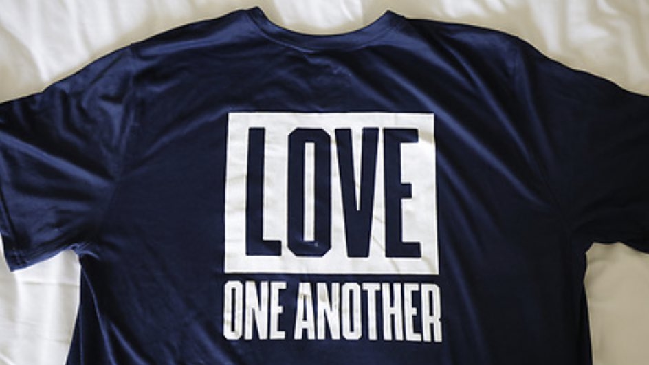DailyUnivSports's tweet photo. BYU Football is wearing t-shirts with the messages “We Are One” and “Love One Another” to today’s Labor Day matchup against Navy on national television. https://t.co/X0i4amUwGA